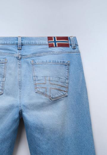 Прямые джинсы