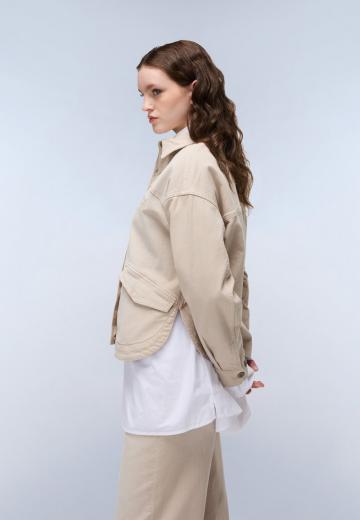 Куртка с накладнымит карманами