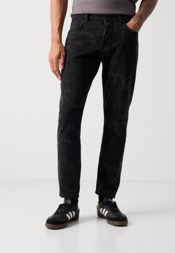 Узкие джинсы