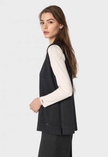 Вязаный жилет