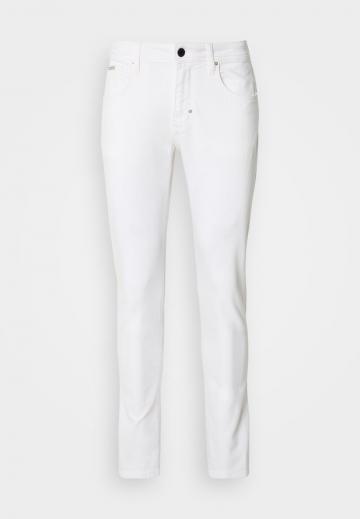 Узкие джинсы