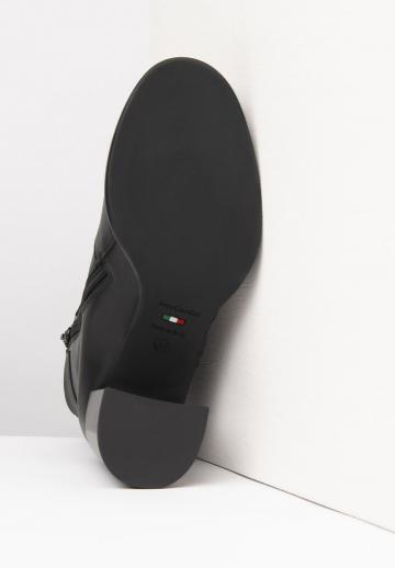 Полусапожки на высоком каблуке