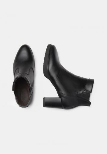 Полусапожки на высоком каблуке