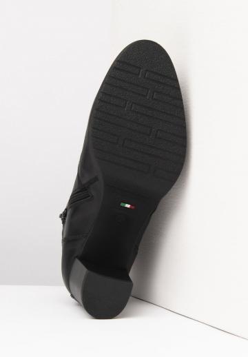 Полусапожки на высоком каблуке