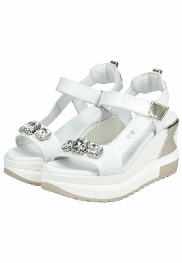 Босоножки на танкетке