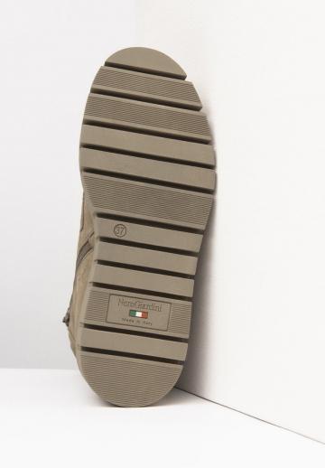 Сапожки на танкетке