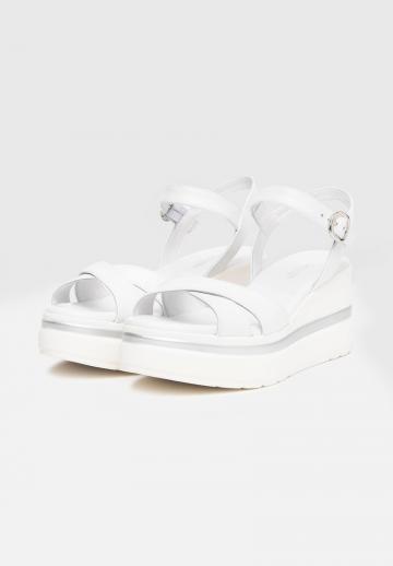 Босоножки на танкетке