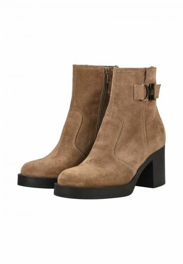 Полусапожки на высоком каблуке