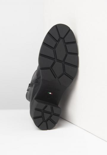 Полусапожки на высоком каблуке