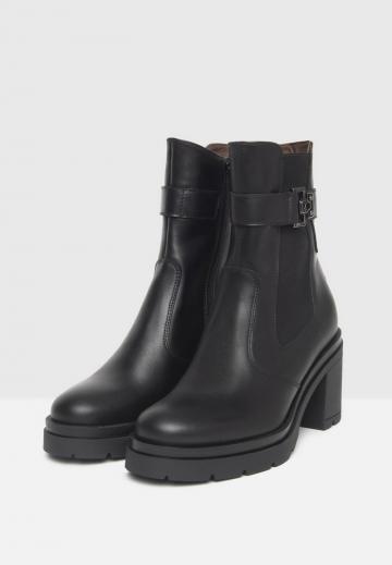 Полусапожки на высоком каблуке