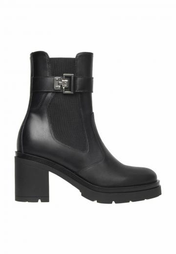 Полусапожки на высоком каблуке