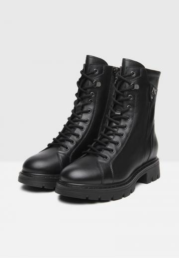 Ботинки на шнуровке