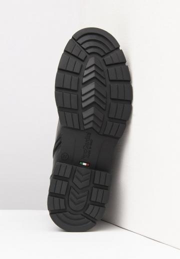 Ботинки на шнуровке