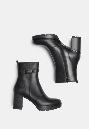 Полусапожки на высоком каблуке