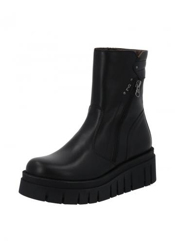 Сапожки на танкетке