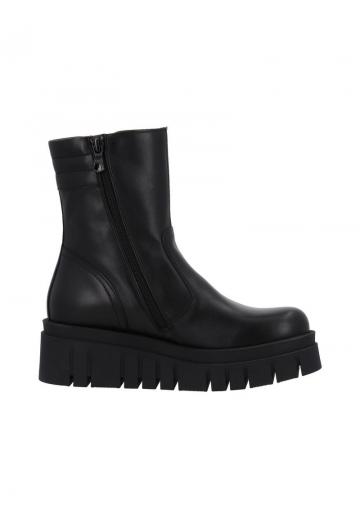 Сапожки на танкетке