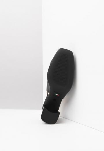 Туфли на высоком каблуке