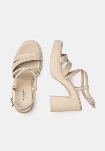 Босоножки на платформе