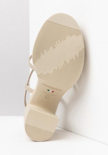 Босоножки на платформе