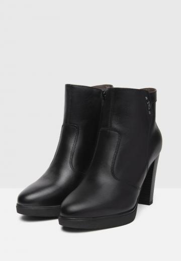 Полусапожки на высоком каблуке