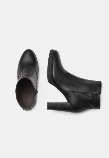 Полусапожки на высоком каблуке