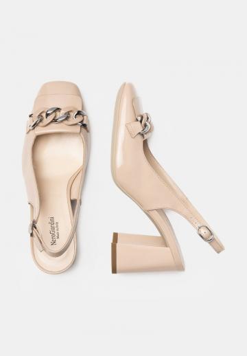 Туфли на высоком каблуке