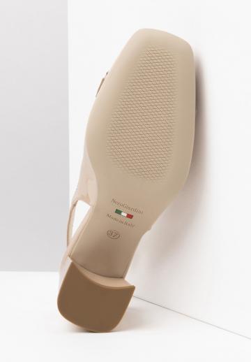 Туфли на высоком каблуке