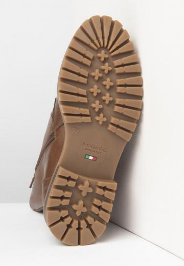 Ботинки на шнуровке