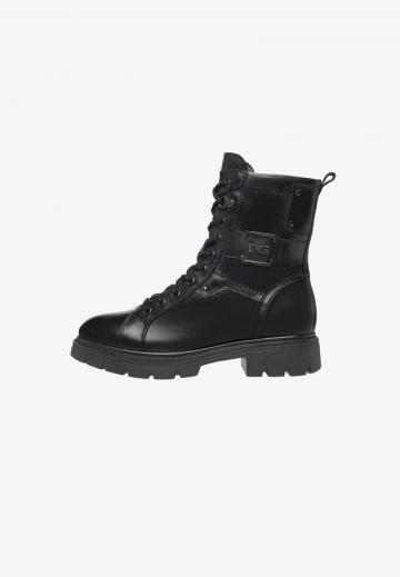 Ботинки на шнуровке