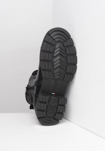 Ботинки на шнуровке