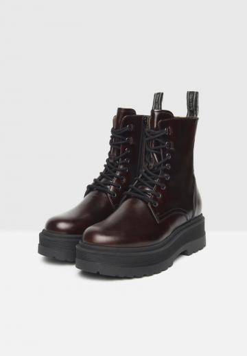 Ботинки на шнуровке