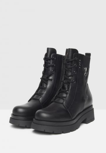 Ботинки на шнуровке
