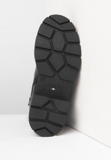 Ботинки на шнуровке