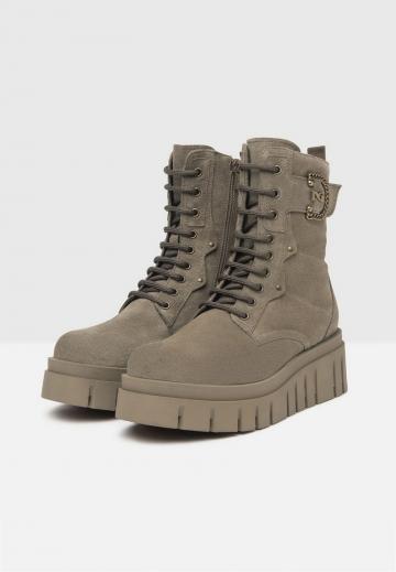 Сапожки на танкетке