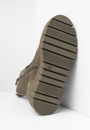 Сапожки на танкетке