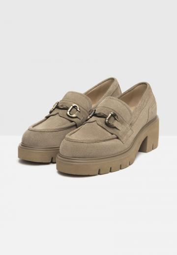 Туфли с высоким носом