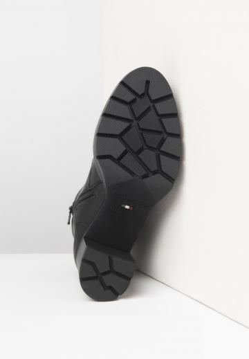 Полусапожки на высоком каблуке