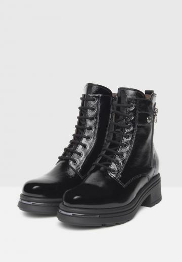 Ботинки на шнуровке