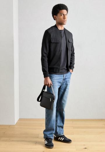 Куртка бомбер