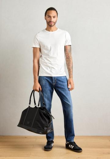 Прямые джинсы