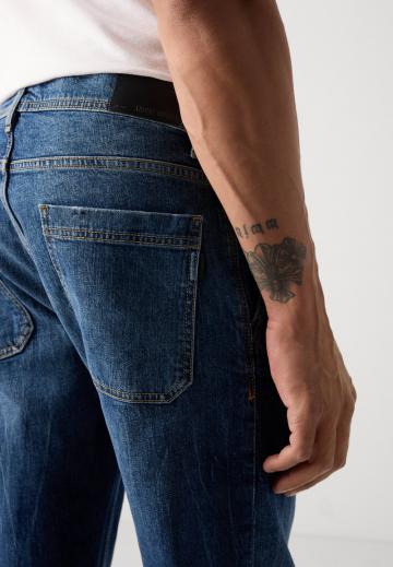 Прямые джинсы