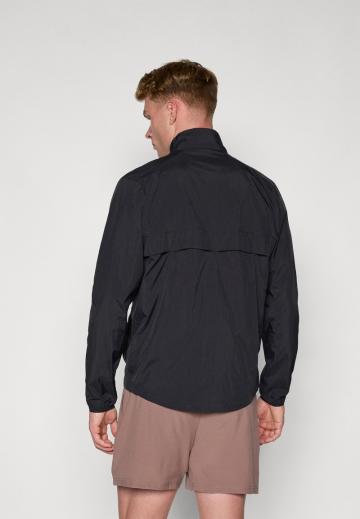 Спортивная куртка