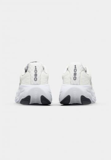 Беговые кроссовки