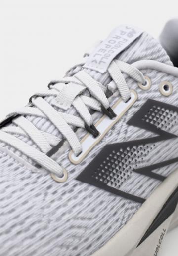 Беговые кроссовки