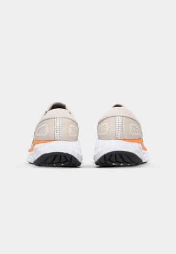 Беговые кроссовки