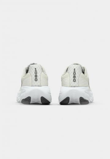 Беговые кроссовки