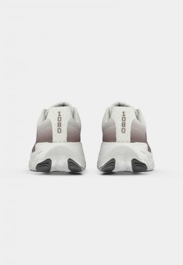 Беговые кроссовки