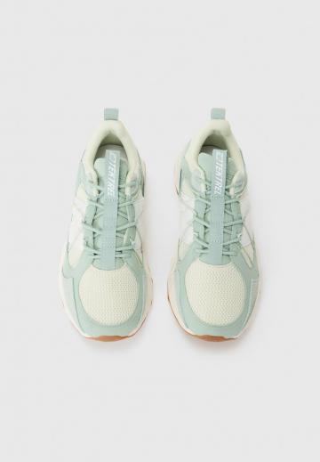 Беговые кроссовки