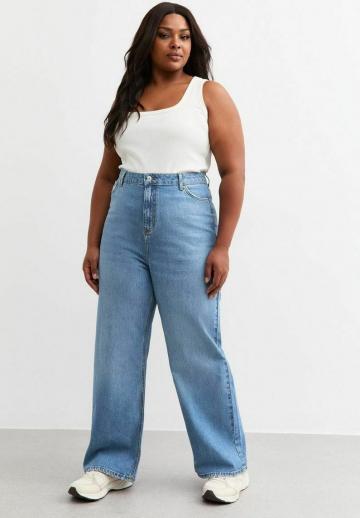 Прямые джинсы