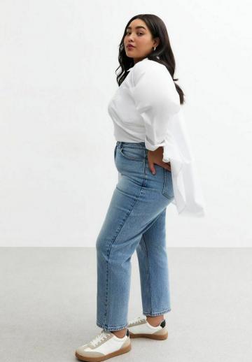 Прямые джинсы